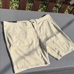 Kirkland Signature Men's Tan Flat Front comfort waistband Shorts size 42 in NWT